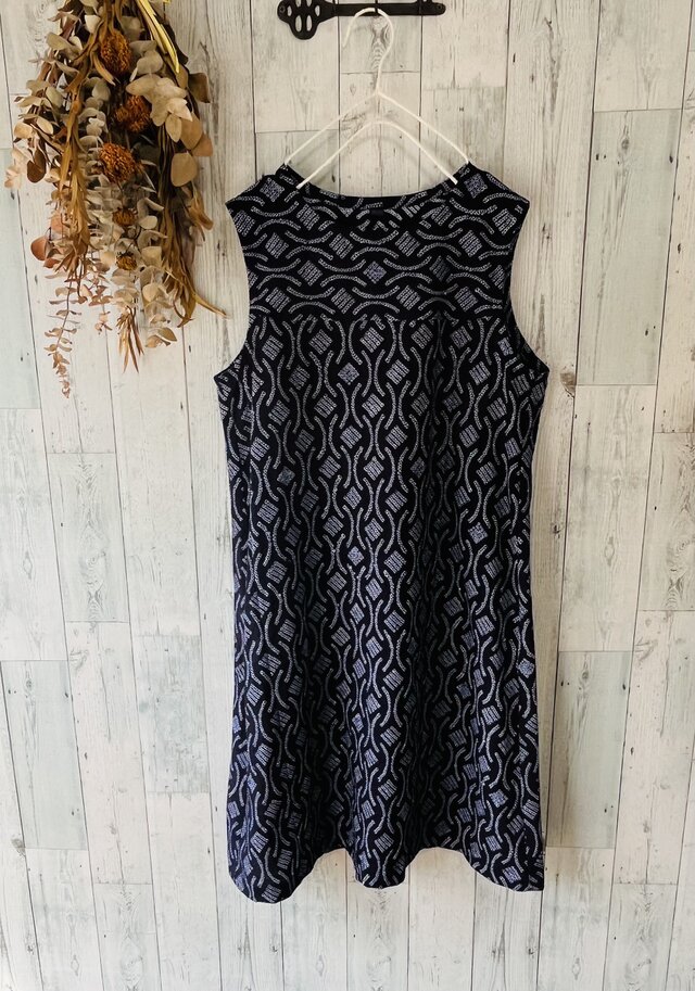 ☆   有松絞り 濃紺に四角と流水模様　浴衣Aラインワンピース　　浴衣リメイク♪