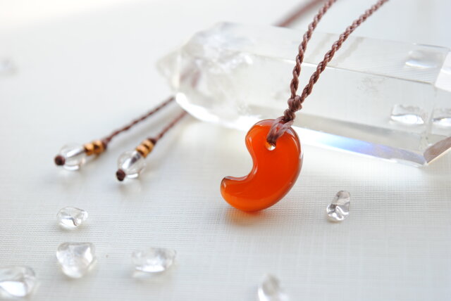 勾玉ネックレス*カーネリアン | iichi 日々の暮らしを心地よくする