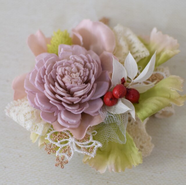 ソラフラワーのコサージュ 髪飾り ミスティピンク | iichi 日々の