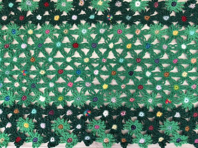 マーガレットモチーフのブランケット* グリーン | iichi 日々の暮らし