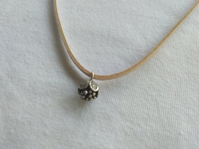 苔瑪瑙平安とカレンシルバー牛革紐つきネックレス 苔瑪瑙平安とカレンシルバー牛革紐つきネックレス