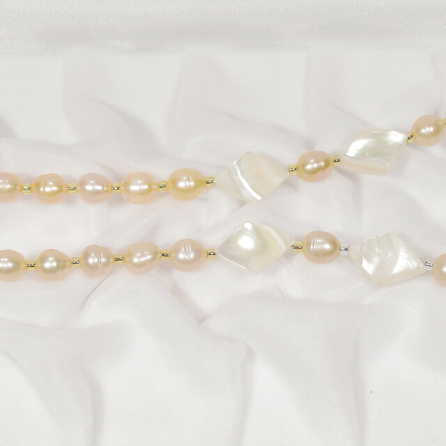 貝パーツと本真珠（淡水）のネックレス（白蝶貝、マグネット、ライン