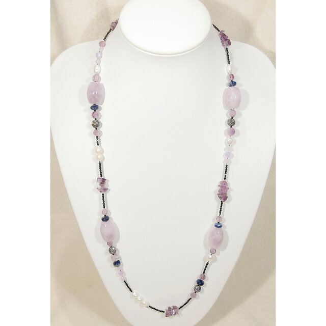 アメシストと本真珠（淡水）、ラピスラズリ、ブラックスピネル、ブルートパーズ、水晶、SV925のロングネックレス（天然石）