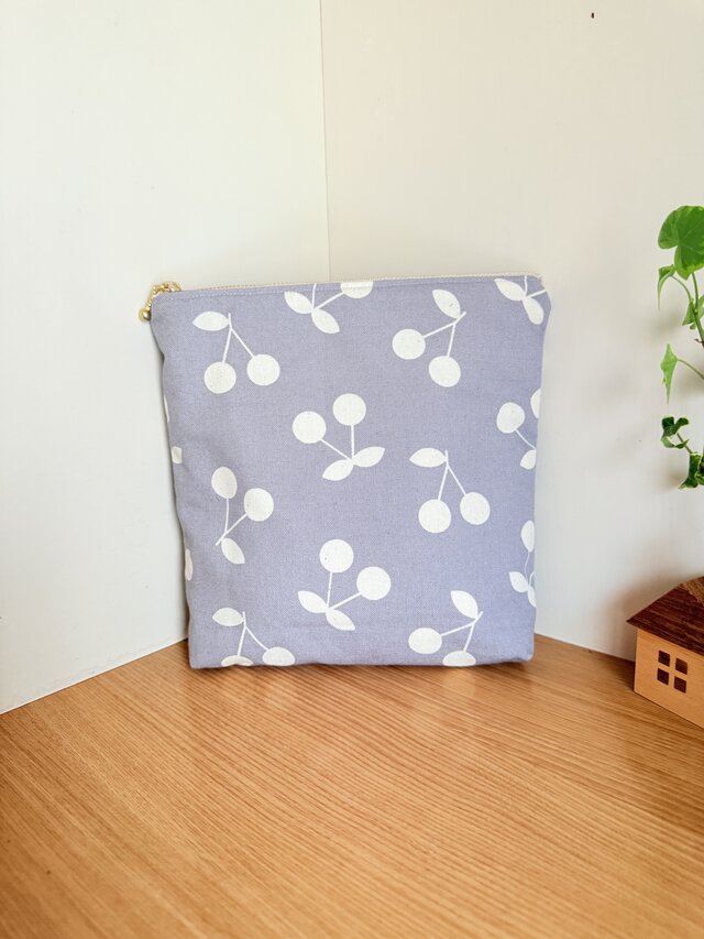 保温保冷シート付きファスナーポーチ（チェリー）アイスリング入れにも