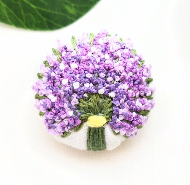 ライラックの花束 花刺繍ブローチ | iichi 日々の暮らしを心地よくする