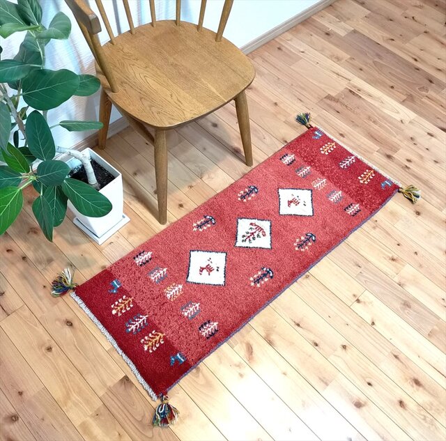 【夏のキャンペーン】ペルシャ　ギャッベ ミニランナー　120×40 ベージュヤギ 新規入荷】ペルシャ ギャッベ ミニランナー 110x43cm 赤色