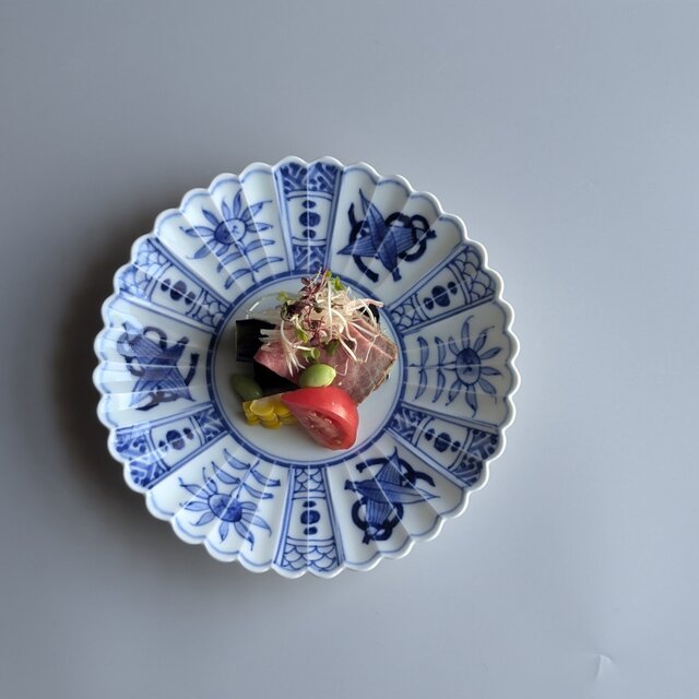染付芙蓉手 菊型皿18cm | iichi 日々の暮らしを心地よくする