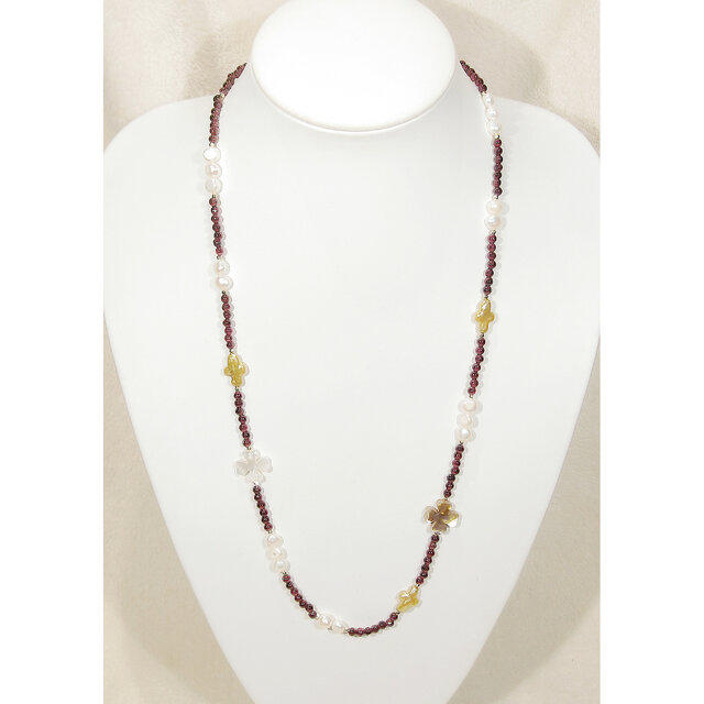 ガーネットと貝パーツ（白蝶、アバロン）、本真珠（淡水）、ヘマタイトのネックレス（マグネット、マザーオブパール、バロック）