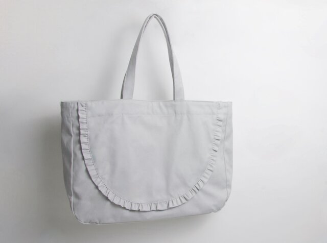 New フリルトートバッグ ✳︎ ライトグレー レジャーバッグ | iichi