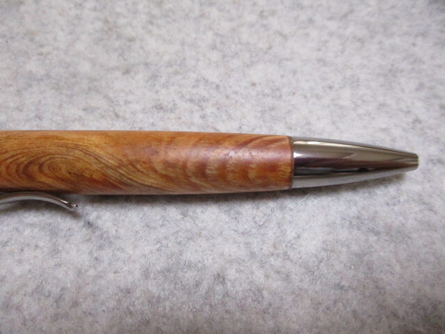 木軸ボールペン　パトリオット なめら松　金蘭杢　国産 肥松（赤松)ジン 金襴杢 幻の「なめら松」 蜜蝋ワックス仕上げ 回転式