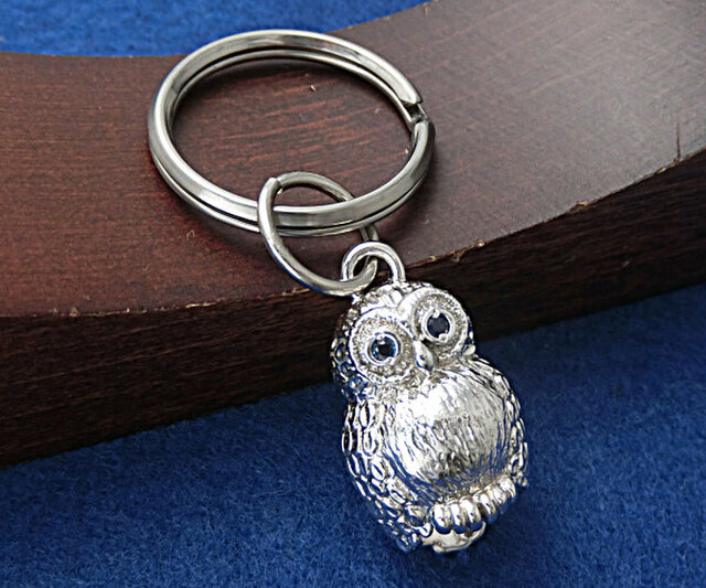 フクロウのキーホルダー』シルバー製/サファイア入り 【あなたの