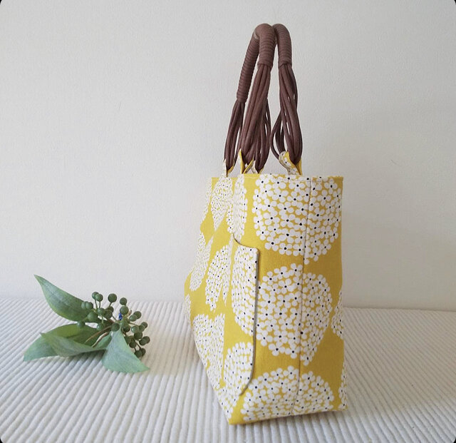 革ひもの持ち手♡北欧柄トートbag | iichi 日々の暮らしを