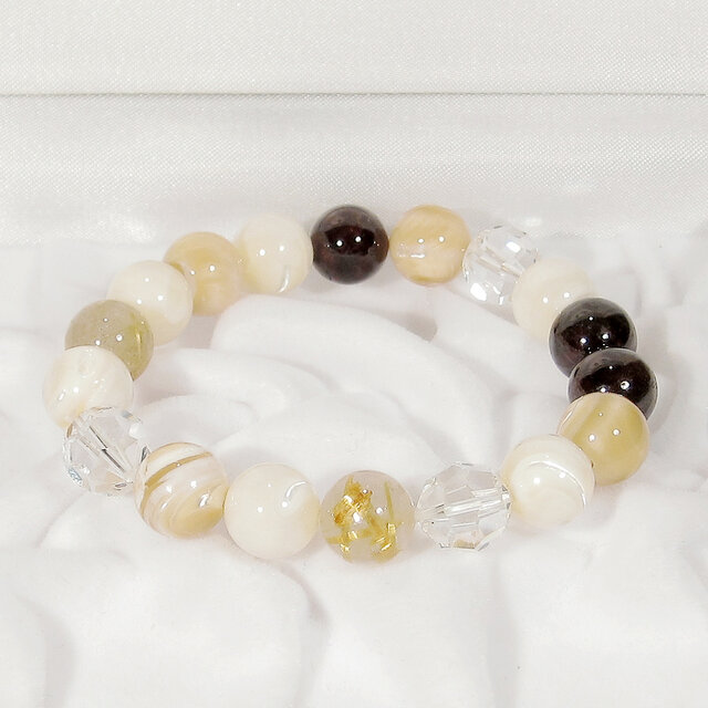 貝パーツとルチルクォーツ、ガーネットのブレスレット（内周：15cm、天然石、マザーオブパール、白蝶貝、茶蝶貝、誕生石）