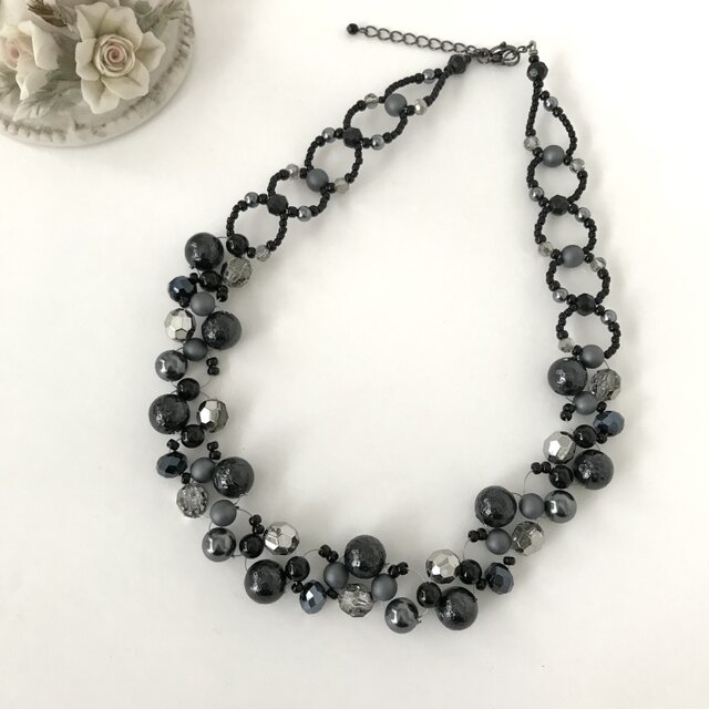 ビーズ 編み クラシカル ネックレス 黒 ブラック パール チェコガラス