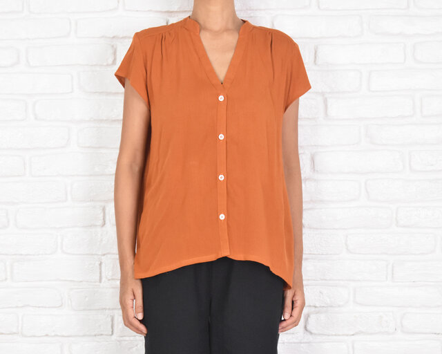 夏の涼しげスキッパーデザインブラウス テラコッタオレンジ | iichi