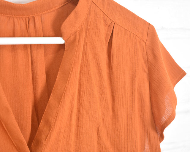 夏の涼しげスキッパーデザインブラウス テラコッタオレンジ | iichi