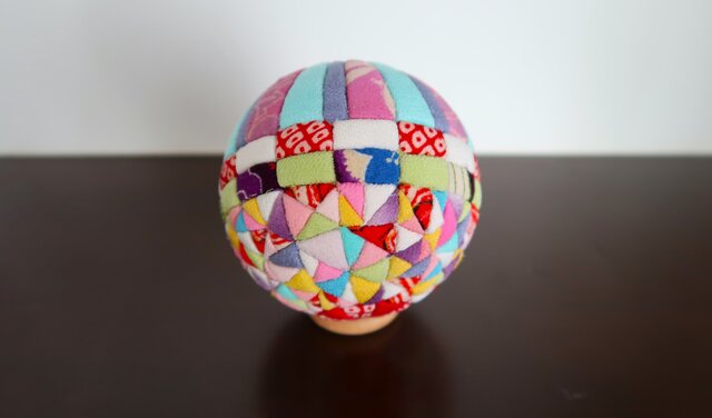 絢爛豪華な木目込み毬の吊るし輪飾り 絢爛豪華な木目込み毬の輪飾り