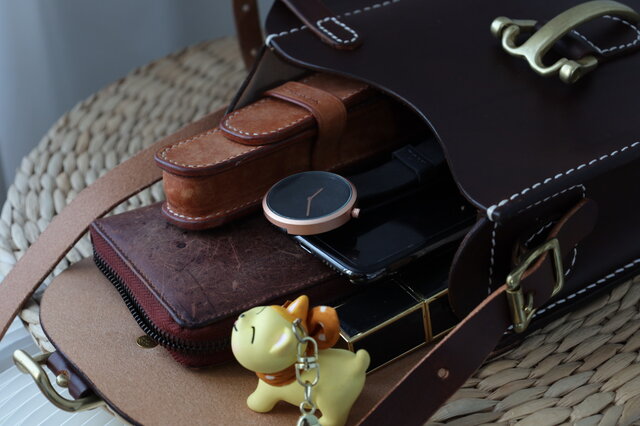 水筒の落ち着き先 】男女ともに使える 本革ショルダーバッグ 手染め