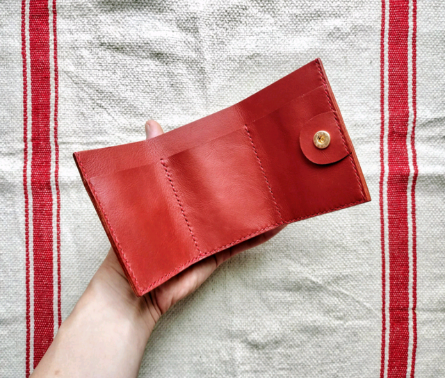 コンパクト3つ折り財布　ハンドメイド イタリアンレザー ヌメ革 赤 手縫い イタリアンレザー】身軽にキマる♪手縫いの三つ折り財布（革