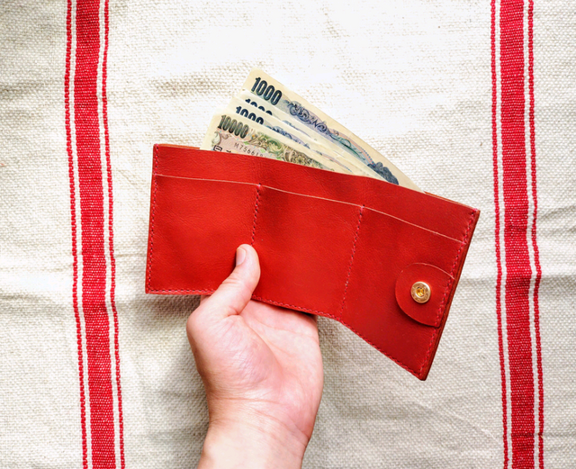 コンパクト3つ折り財布　ハンドメイド イタリアンレザー ヌメ革 赤 手縫い イタリアンレザー】身軽にキマる♪手縫いの三つ折り財布（革