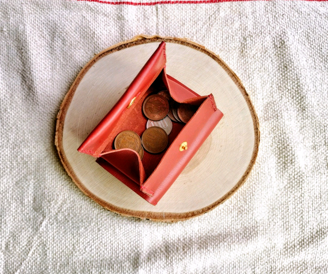 コンパクト3つ折り財布　ハンドメイド イタリアンレザー ヌメ革 赤 手縫い イタリアンレザー】身軽にキマる♪手縫いの三つ折り財布（革