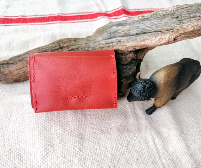 コンパクト3つ折り財布　ハンドメイド イタリアンレザー ヌメ革 赤 手縫い イタリアンレザー】身軽にキマる♪手縫いの三つ折り財布（革