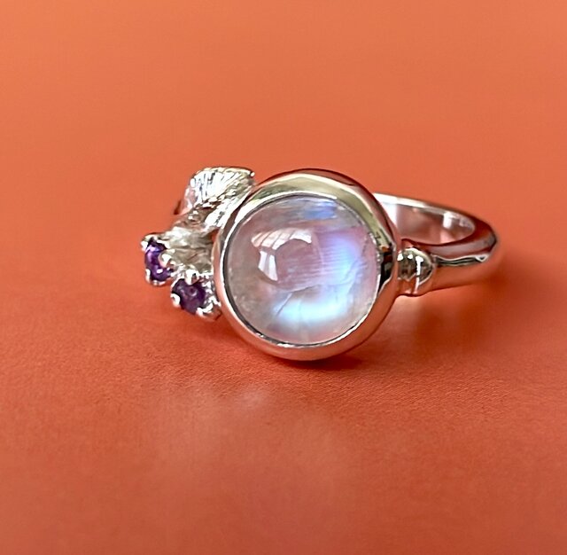 ブルームーンストーン　アメジスト ブルームーンストーンとアメジストの指輪 | iichi 日々の暮らし