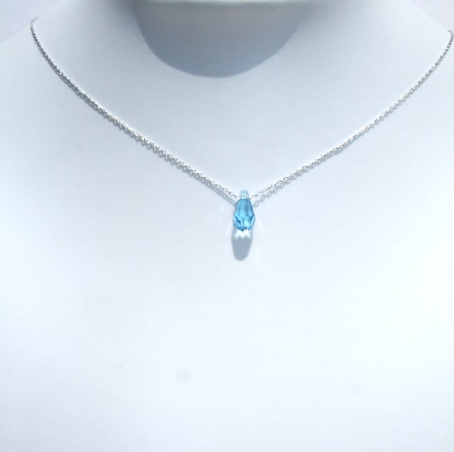 スワロフスキー　ブラック系　ドロップ　ネックレス　41408 SWAROVSKI スワロフスキー Iconic Swan ネックレス 小 黒