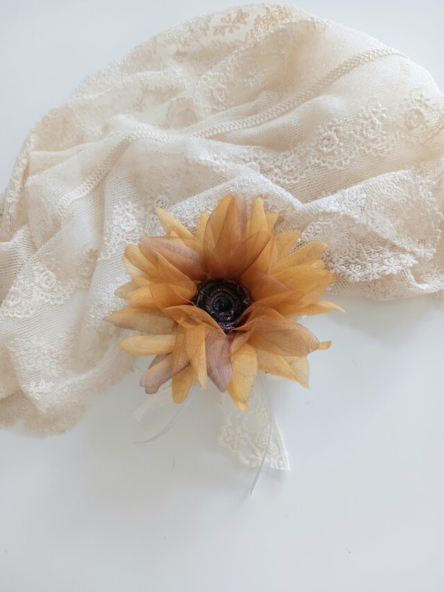 染め布花＊お洒落なひまわりのコサージュ