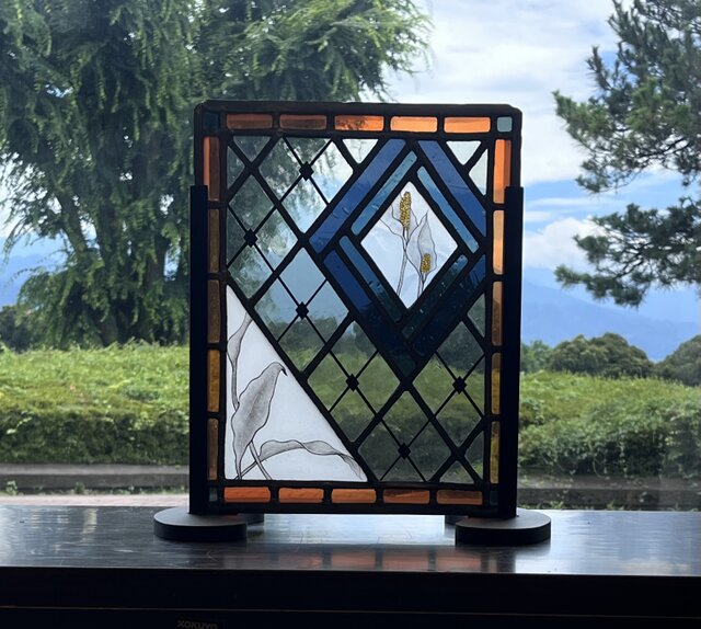 ⭐️アンティークローズ　ステンドグラス　手作り　1点物 絵付けステンドグラス 思い出 | iichi 日々の暮らしを心地よくする