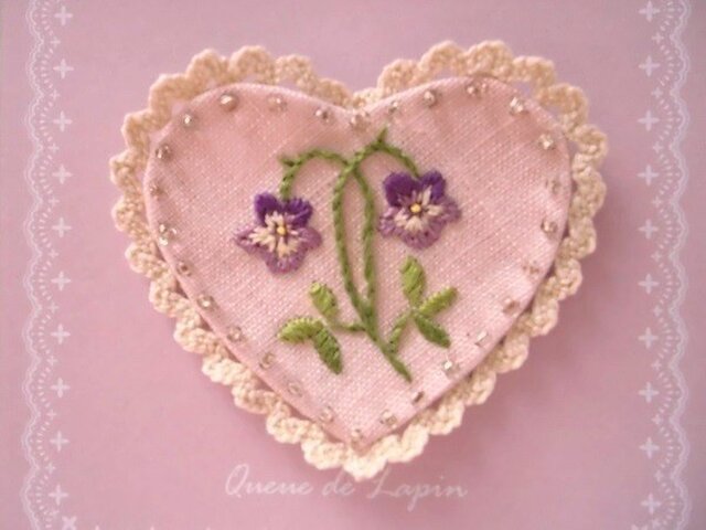 スミレの花刺繍ブローチの画像1枚目