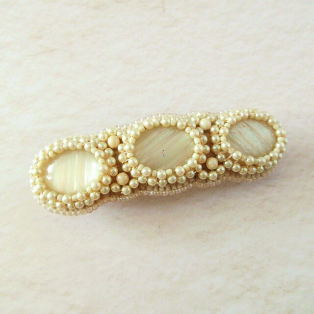 ヴィンテージ、バレッタ シェル風カボションのビーズ刺繍バレッタ （K1199) | iichi 日々