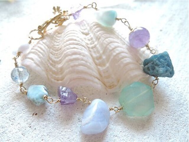 Mermaid's Treasure 海色天然石のブレスレットの画像1枚目