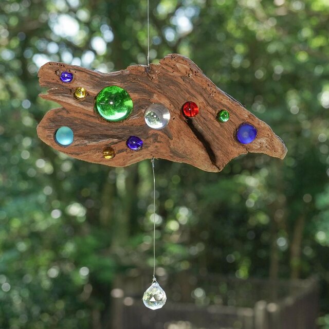 お部屋の中に太陽を　 流木とサンキャッチャー&モビール　窓の装飾 　ガラス玉　クリスタルプリズム　ビーチスタイル　４２