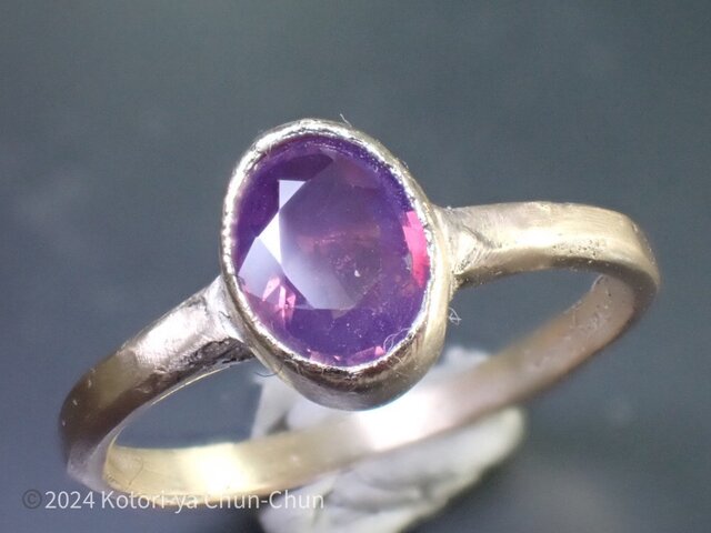 シルキーサファイアリング 小鳥屋ジュエリー】タイで直接買い付けた「Bas」の強蛍光