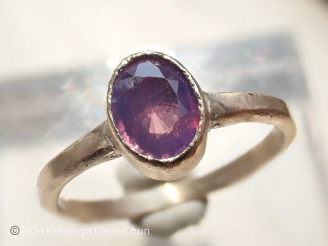 小鳥屋ジュエリー】タイで直接買い付けた「Bas」の強蛍光