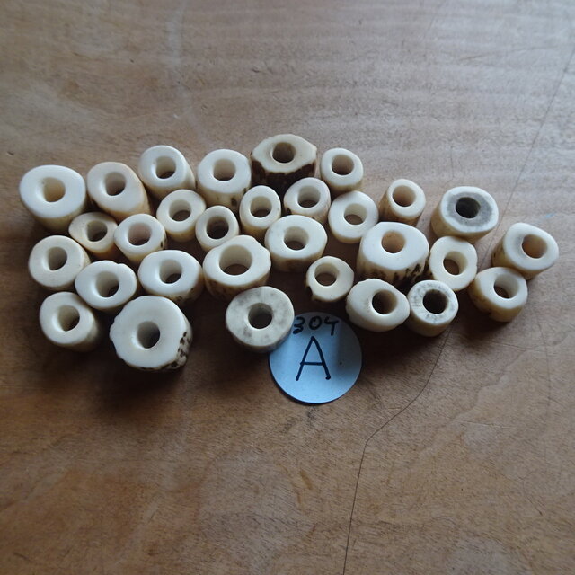 日本の鹿の角のビーズ5㎜穴30個セットA | iichi 日々の暮らしを