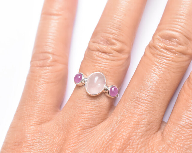 優しい雰囲気漂うローズクォーツとピンクサファイアのシルバーリング