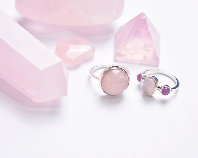 優しい雰囲気漂うローズクォーツとピンクサファイアのシルバーリング