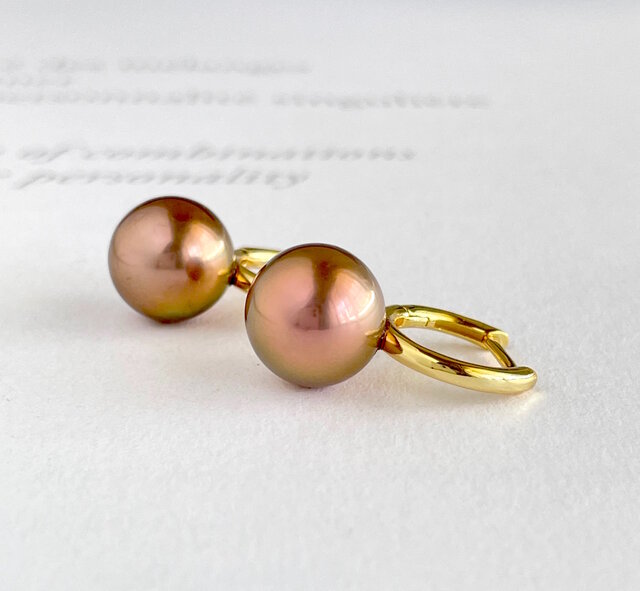天然淡水真珠 ルベルパール アボカド色のピアス (11.1mm) | iichi 日々