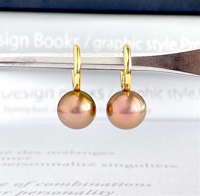 天然淡水真珠 ルベルパール アボカド色のピアス (11.1mm