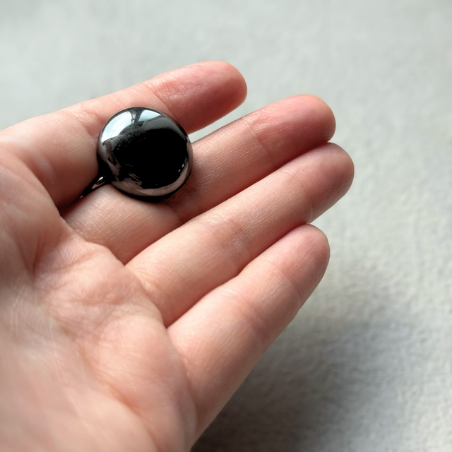20mm 大ぶり ヘマタイト/赤鉄鉱 天然石イヤリング - Button -gray