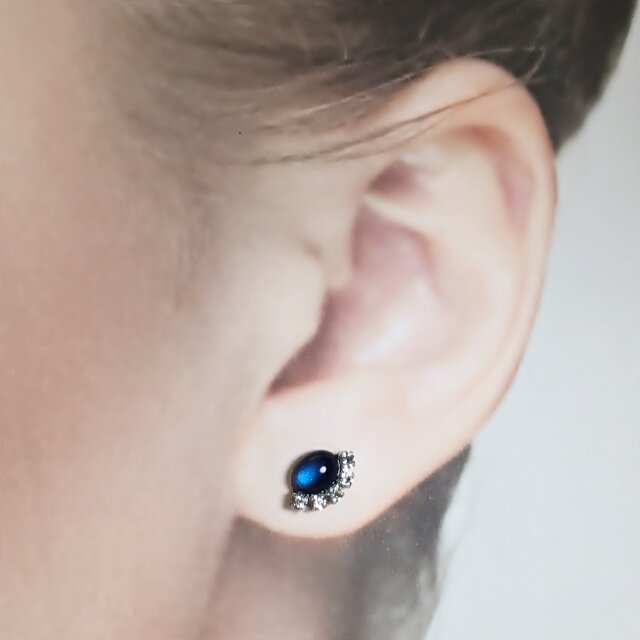 サファイア風　ラインストーンをまとったオーバルカボションＳ