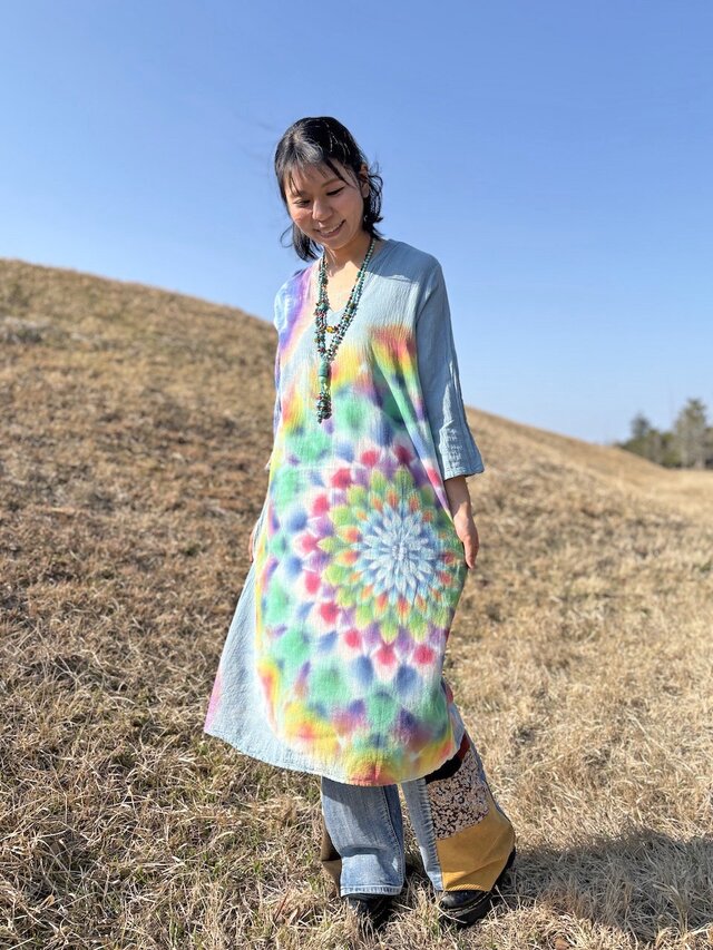 タイダイ染め ロングワンピース 薄水色（うすみずいろ） 華やかなで 