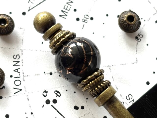 かんざし 三日月と星の陶器ビーズ 黒 アンティークゴールド ブラック