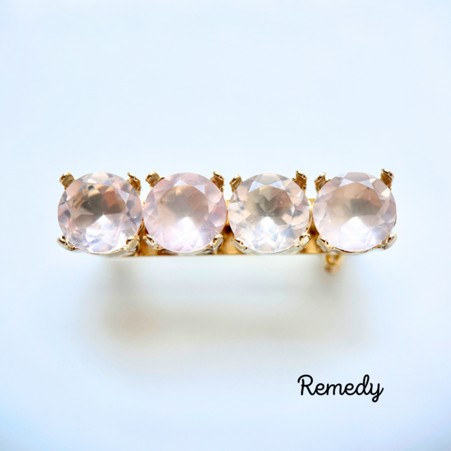 ローズクォーツのビジューなジュエリーブローチ