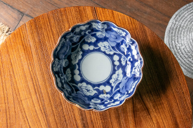伊万里焼　古伊万里　染付　花草文盤　飾皿　金継ぎ直し　N　5442A 伊万里焼 古伊万里 染付 花草文盤 飾皿 金継ぎ直し N 5442A