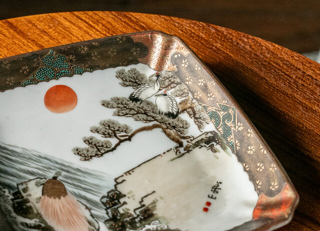 九谷焼 金襴手 鶴亀松文 菱形皿 明治時代 D509 | iichi 日々の
