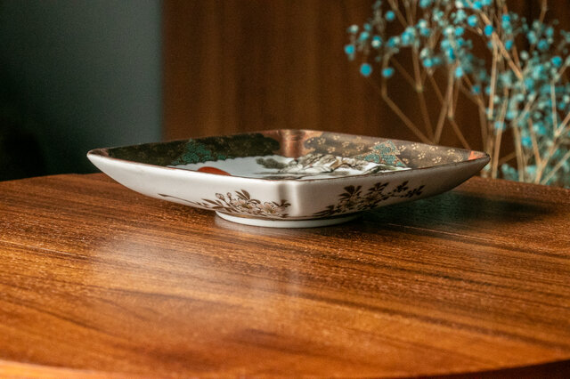 九谷焼 金襴手 鶴亀松文 菱形皿 明治時代 D509 | iichi 日々の暮らしを