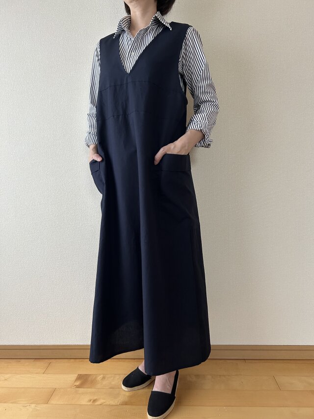 立体シルエットのジャンバースカート　コットンリネン　ネイビー